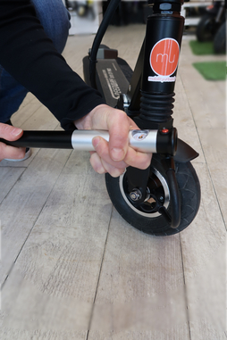 Pompe pour trottinette a Main